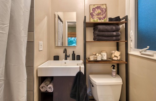 Eagle Rock House | "Angels Landing" a chic pool & spa getaway w/ panoramic views