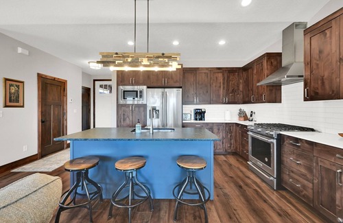 Wolf Creek House | Angels Landing All Season Paradise Powder Mountain Views & Golfing