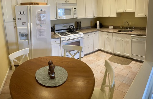 Admiral Estates House | Angel’s place few short blocks to the beach
