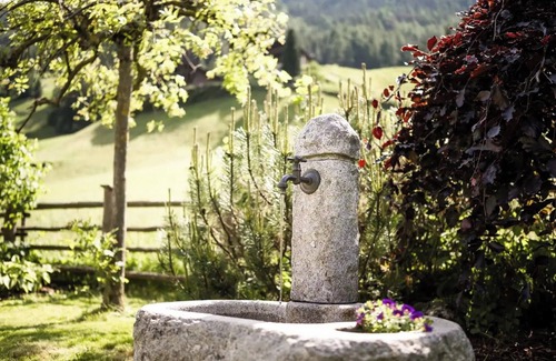 Campo Tures Apartment | Angererhof - Holiday Apartment 'Hannes' with Mountain View, Shared Garden and Wi-Fi