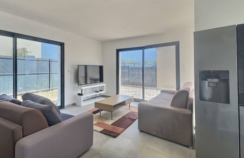 Serignan Villa | Anglais Air-conditioned villa for 8 people with pr