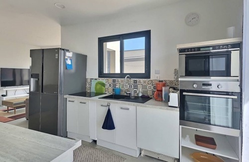 Serignan Villa | Anglais Air-conditioned villa for 8 people with pr