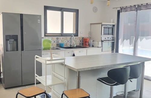 Serignan Villa | Anglais Air-conditioned villa for 8 people with pr