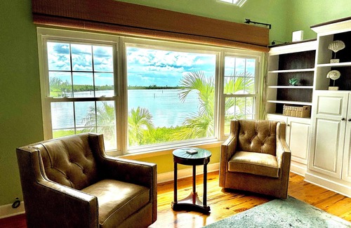 Bokeelia House | Angler's Luxury Waterfront in Bokeelia - Infinity Pool, Bar & Dock for Fishing