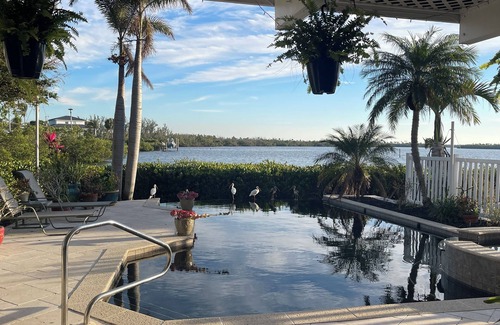 Bokeelia House | Angler's Luxury Waterfront in Bokeelia - Infinity Pool, Bar & Dock for Fishing