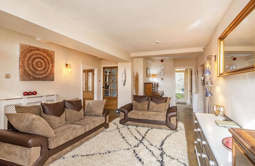 Kilnsey House | ANGLERS COTTAGE, pet friendly, with open fire in Threshfield