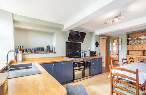 Kilnsey House | ANGLERS COTTAGE, pet friendly, with open fire in Threshfield