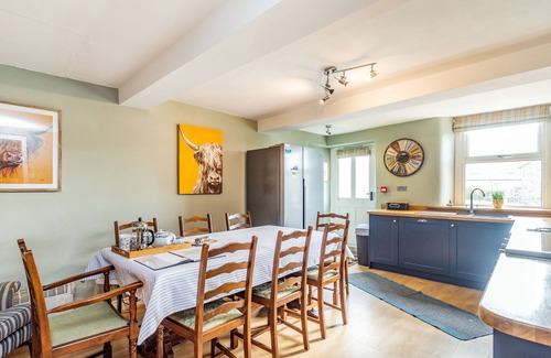 Kilnsey House | ANGLERS COTTAGE, pet friendly, with open fire in Threshfield
