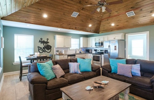 Hackberry House | Angler’s Paradise! Amazing fishing w/in minutes! 3 bed,sleeps 7 ppl, 2 bath.