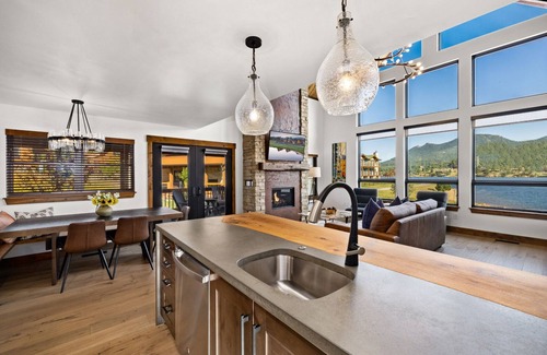Estes Park Cabin | Anglers Paradise - Located on Lake Estes, Fireplace, Two Large Patios, and Private Jacuzzi