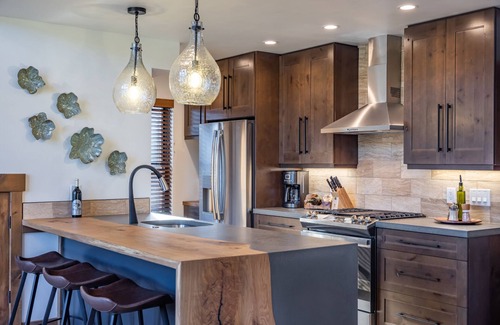 Estes Park Cabin | Anglers Paradise - Located on Lake Estes, Fireplace, Two Large Patios, and Private Jacuzzi