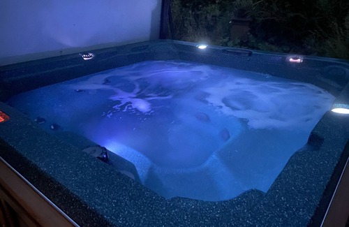 Dwyran House | Anglesey Manor House Cinema, Pool and Hot Tub
