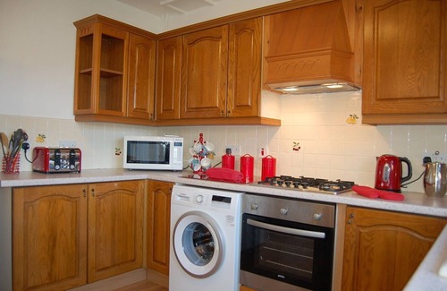 Tywyn House | Angorfa Family Holiday Home with Games Room