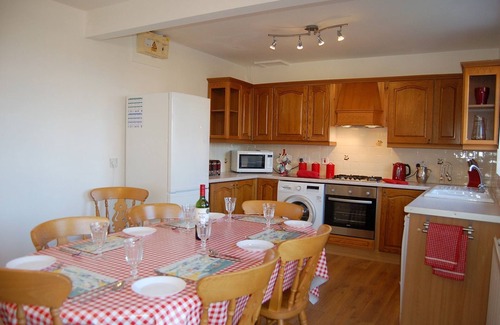 Tywyn House | Angorfa Family Holiday Home with Games Room