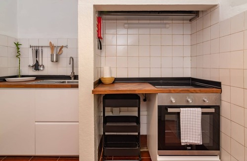Penha de Franca Apartment | Anjos' City Escape by LovelyStay - 3