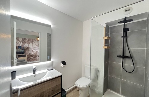 Sainte-Clotilde Apartment | Anjou ***