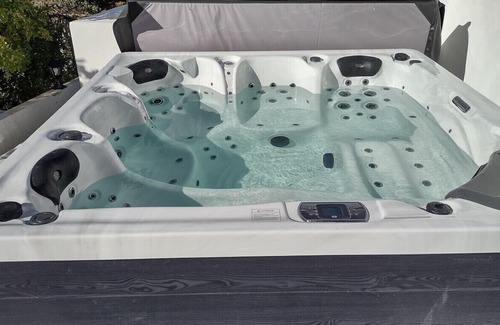 Almunecar House | Anju, oasis of silence, mountains and sea. Enjoy the jacuzzi.