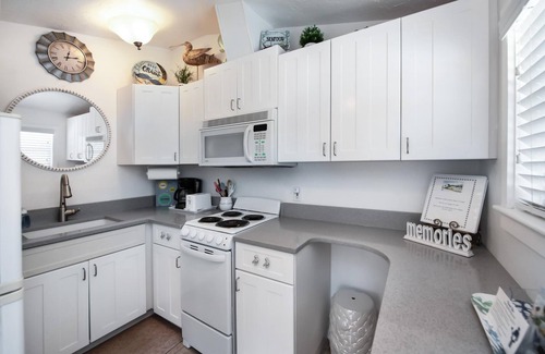 Anna Maria Apartment | Anna Maria Beach Cottage 110B Updated studio beach cottage, steps to the sand!