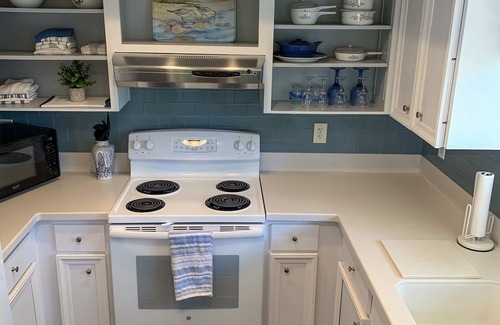 Holmes Beach Condo | Anna Maria by the Bay (30 day minimum)