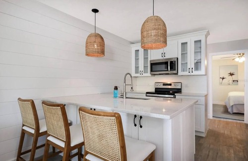 Holmes Beach Cottage | Anna Maria Cottage with Golf Cart