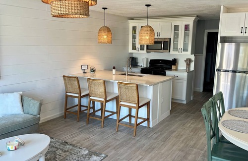 Holmes Beach Cottage | Anna Maria Cottage with Golf Cart