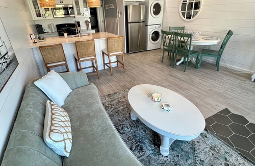 Holmes Beach Cottage | Anna Maria Cottage with Golf Cart