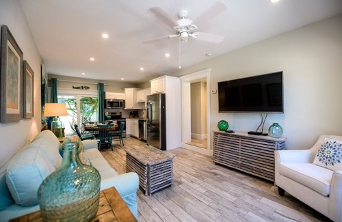 Anna Maria Villa | Anna Maria Island Bungalow with Pool! Across the street from Beach, near Pine Av