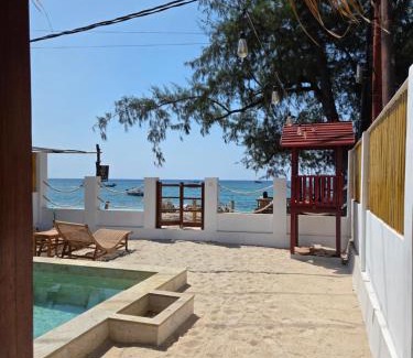 Gili Air Villa | Anna's Beach House - luxury private beachfront villa