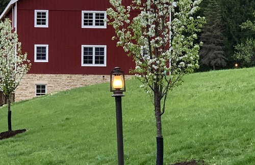 Dubuque House | Annabel Lee Barn ~ A Getaway of Warmth & Charm!
