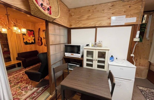 Toyonaka House | AnNam Stay NEW HOTARUGAIKE: 15 minute walk to Osaka Airport (Itami Airport)! 15 minutes to Umeda by train! Two-story, one-group townhouse.