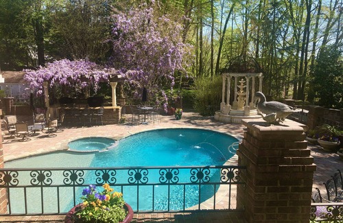 Davidsonville House | Annapolis Area Private, 3 Bedroom Pool, Jacuzzi & Sauna & Casino-Like Game Room