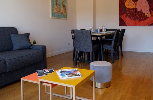 Novel Apartment | ANNECY Comfortable apartment for 7 people, 25m2 living room. Free parking.