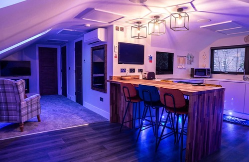 Ossett Apartment | Annex, 2 Bed, Sleeps 4, Parking
