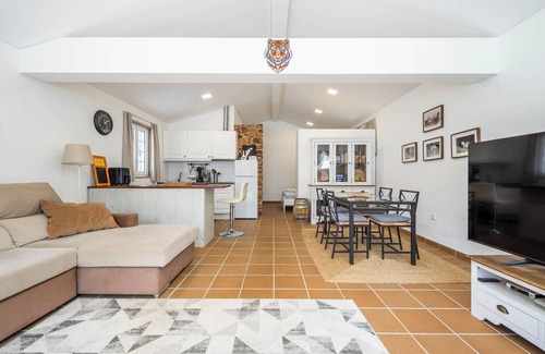 Molares Apartment | Annexe en pleine Nature, a sure deconnexion. Swimming pool, jacuzzi and barbecue!