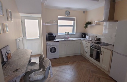 Londonderry House | Annie's house a Modern 1 bed House in Derry City