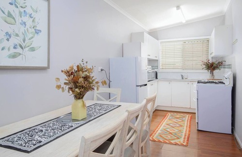 Charlestown House | Annies Cottage Relaxed Stay in Lake Macquarie