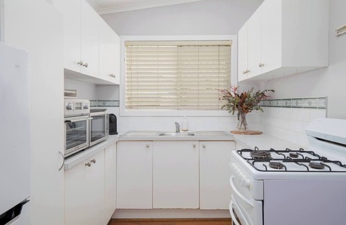 Charlestown House | Annies Cottage Relaxed Stay in Lake Macquarie