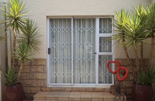 Bloemfontein House | Anri Guesthouse Self Catering Accommodation