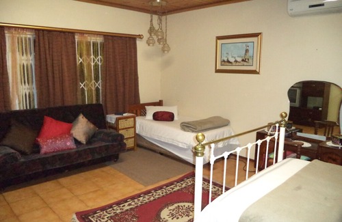 Bloemfontein House | Anri Guesthouse Self Catering Accommodation