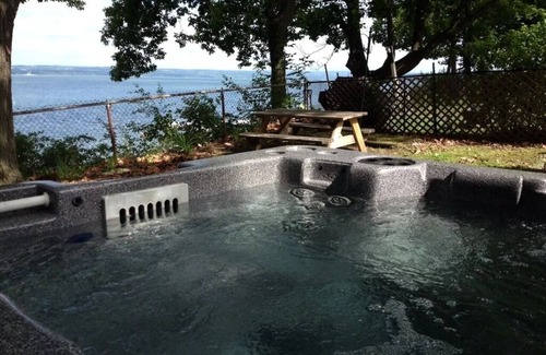 Town of Torrey House | Anthony Beach-Seneca-Waterfront-Hot Tub-Wine Trail-Big Deck, Recently Updated-New Dock-Pets OK