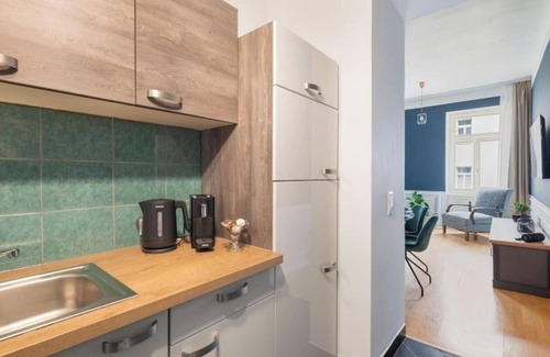 Rudolfsheim-Funfhaus Apartment | Anthrazit Oasis Near Center & Shopping Street – Spacious 3-Room Apartmentnn