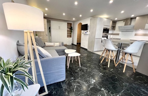 Antibes City Centre Apartment | ANTIBES PONTEIL - 4 people - Terrace