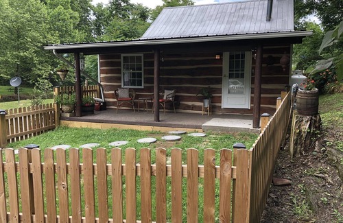 Zullinger Cabin | Antietam Toll House~ an historic waterfront cabin with fully fenced yard.