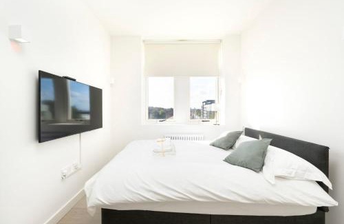 Peninsula Apartment | Antigallican in London