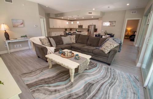 Naples Condo | Antilles Grand Coach Minutes from Marco Is.