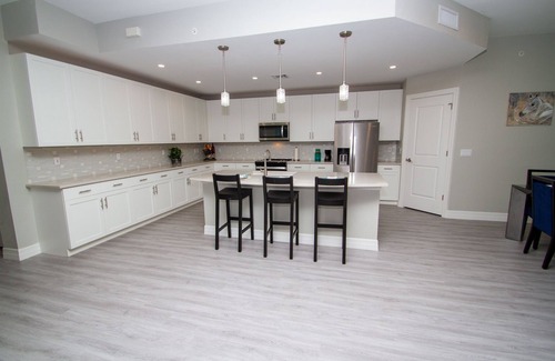 Naples Condo | Antilles Grand Coach Minutes from Marco Is.