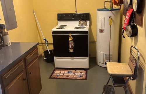 Bayside Cottage | Antique Bayside Cottage in Village Center with Water ViewnSorry no pets.