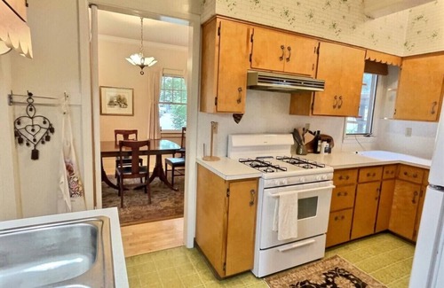 Billings House | Antique Charm by Hospital and Parks