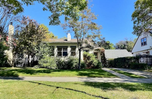 Billings House | Antique Charm by Hospital and Parks