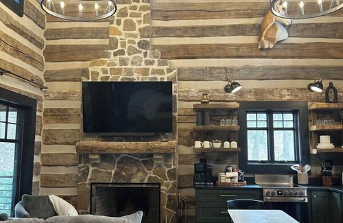 Groveoak Cabin | Antique log cabin with waterfall and 360 degree views of beauty!